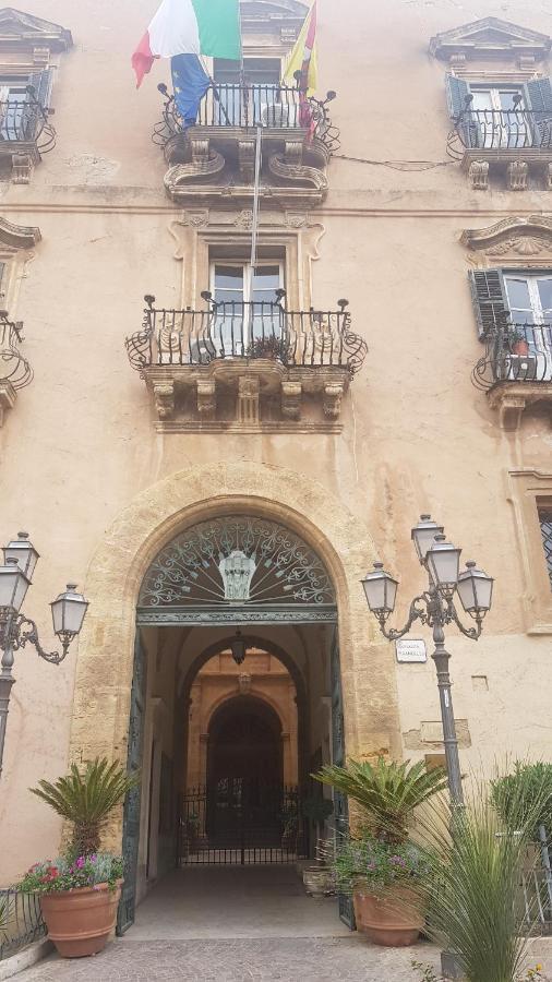 Il Museo Di Teresa Piazza Del Teatro Centrale アグリジェント エクステリア 写真